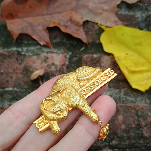 Vintage, 1990s J J Jonette brushed good tone cat and mouse brooch, cat lady gift - Picture 2 of 8